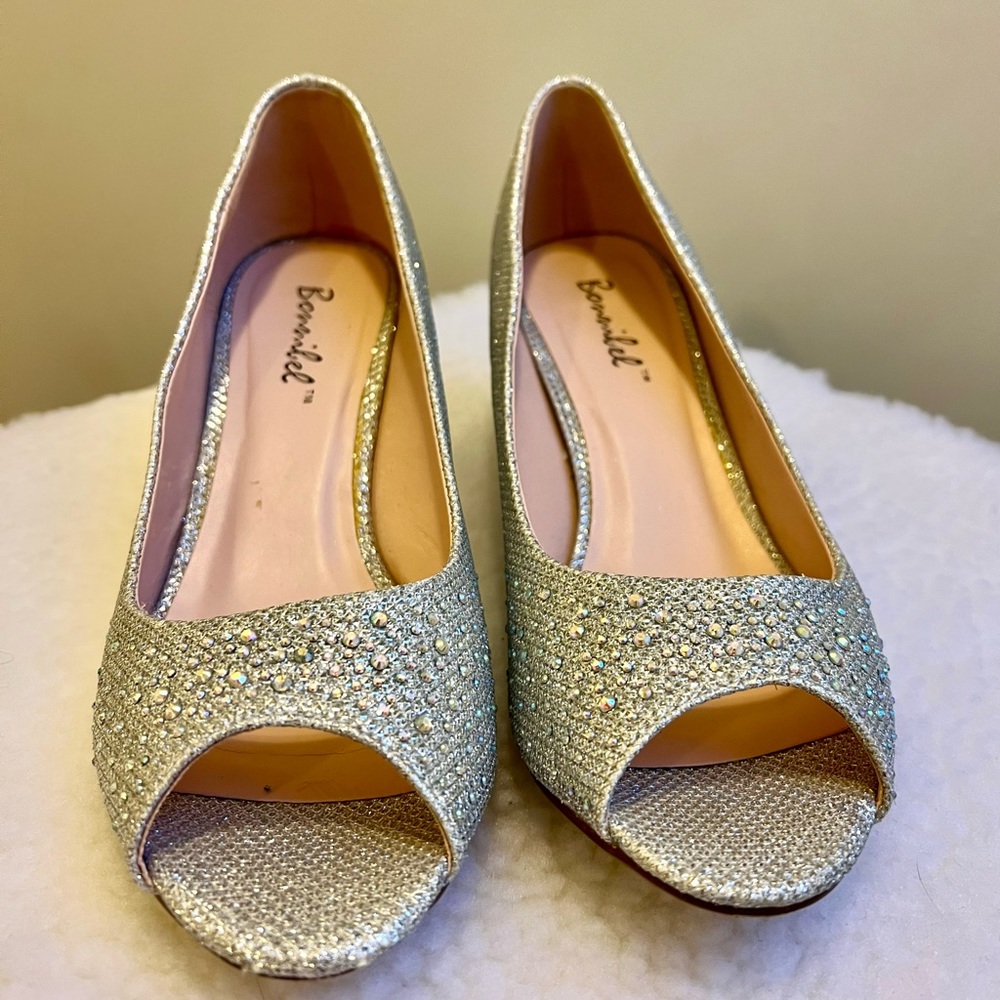 Bonnibel Wonda-2 Womens Peep Toe Low Heel Glitter Slip On Dress Pumps. Size: 6.5